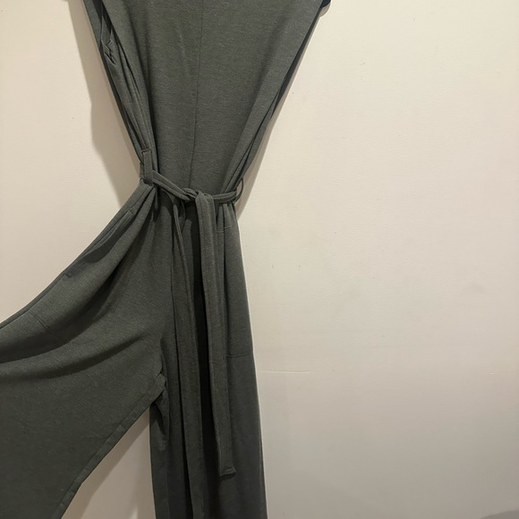 Dark green jumpsuit - Picture 2 of 9